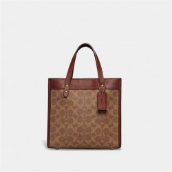 Women Coach Field Tote 22 in Signature Canvas with Horse and Carriage Print
